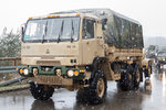 M1083 5to Cargo Truck FMTV (Family of Medium Tactical Vehicles) mit M149 Wassertankanhänger des 1/2CAV 1st Squadron 2nd Stryker Cavalry  War Eagle  (HHT  Mustangs )  der U.S.ARMY. Konnte ich zwischen dem Gewerbegebiet Theuern und Ensdorf, am 01.April 2015 fotografieren.