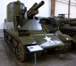 10,5cm Panzerhaubitze M-7 B2, in den USA ab 1942 gebaut auf der Basis des Sherman-Tank, in der deutschen Bundeswehr bis 1960 verwendet, Schweizerisches Militärmuseum Full, Juni 2013