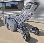 MJ-1,  Fahrzeug um Bomben unter den Flugzeugen zur Montage hoch zu heben, war beim Tag der offenen Tür der luxemburgischen Armee zu sehen.