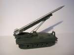 1:87 Taktische Raketenabschußrampe auf dem Fahrgestell des russischen Schwimmpanzers PT 76 in Feuerstellung,
mit 2-Stufen Feststoffrakete, ungelenkt, ca.30Km Reichweite, 
konnte A-B-C Sprengköpfe verschießen,
NVA zwischen 1964-70