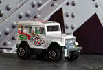 Toyota Land Cruiser (J40), Diecast Modell  Majortte Serie 200 1:53 (Hintergrund eigenes Foto einer Br�cke, Aufnahme 10.6.26