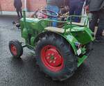 =Deutz-Modell steht bereit f�r eine kleine Spazierfahrt auf dem Aussengel�nde bei der Bulldogmesse in Alsfeld, 10-2025