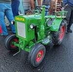 =Deutz-Modell steht bereit f�r eine kleine Spazierfahrt auf dem Aussengel�nde bei der Bulldogmesse in Alsfeld, 10-2025