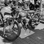 =Falter-Moped 3,3 PS, von der Falter Fahrrad-Fabrik M. u.L. Tallardt aus Bielefeld, steht bei der Oldtimerveranstaltung der  Alten Zylinder  in Hilders, Juni 2019