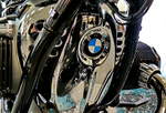 BMW Logo auf der Stirnseite des 2-Zylinder-Boxer-Motorder BMW R18 mit 1800ccm.