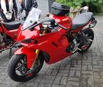 =Ducati Supersport 950 steht abfahrbereit zur geführten Tour am Konrad- Zuse-Hotel in Hünfeld, 07-2022