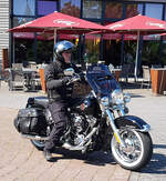 =Harley Davidson ist abfahrbereit zur geführten Tour am Konrad-Zuse-Hotel in Hünfeld, 06-2023