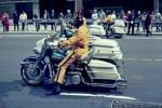 Harley Davidson bei einer Wahlparade fr McGovern in der 5th Avenue in New York im Mai 1972 (Dia gescannt)