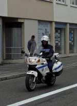 Dieses Polizeimotorrad war am 31.10.2011 als Begleitfahrzeug für einen Schwertransport in den Staßen von Strasbourg im Einsatz.