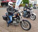=Yamaha und Harley stehen startklar zur Ausfahrt des Konrad-Zuse-Hotels in Hünfeld, 06-2022