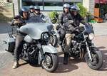 =Harley Davidson und Yamaha stehen abfahrbereit zur geführten Tour vom Konrad-Zuse-Hotel in Hünfeld, 07-2023