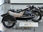Eine 1928 gebaute BMW R26 mit Seitenwagen war Mitte August 2020 im Verkehrszentrum des Deutschen Museums in München zu sehen.