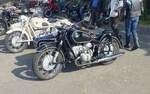 Die BMW R 69 S, gebaut von 1960 bis 1969 im Werk M�nchen, war das sportliche Topmodell der Baureihe, der sogenannten 'Schwingen-BMW`s“ und galt bei ihrer Markteinf�hrung als die schnellste deutsche Serienmaschine. Der kraftvolle Zweizylinderbox ...