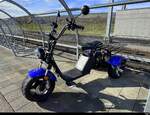 Blauer Elektro Roller - Moto ESO Moto Forza Cargo Rolle Abgestellt im Veloständer in Siselen am 13.02.2026