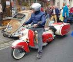 =IWL Berlin-Motorroller mit Anhänger rollt durch die Stadt bei den Fladungen Classics 2023 im Juli 23