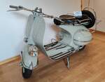=Vespa, ein Ausstellungsstück vom Hotel LUISE in Riva del Garda, 09-2025
