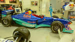 Der Formel 1-Rennwagen Red Bull Sauber Petronas C18 von 1999 kann im Auto- und Technikmuseum Sinsheim bewundert werden. (Dezember 2014)