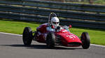 #37, De Tomaso FJ (Formel Junior) ist ein historischer Monoposto-Rennwagen, den der italienische Sportwagenhersteller De Tomaso in den fr�hen 1960er Jahren als Einsteigerklasse (Formel Junior von 1958 bis 1963) baute. Auf der Strecke des Circuit de S ...