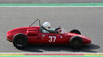 #37, De Tomaso FJ (Formel Junior) ist ein historischer Monoposto-Rennwagen, den der italienische Sportwagenhersteller De Tomaso in den fr�hen 1960er Jahren als Einsteigerklasse (Formel Junior von 1958 bis 1963) baute. Auf der Strecke des Circuit de S ...
