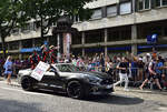 Ford Mustang mit den Fahrern des Oreca Nr.11 Proton Competition,  in der Innenstadt von Le Mans bei der Fahrerparade, Le Mans 13.06.2025
