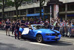 Ford Mustang mit den Fahrern des Oreca Nr.24 Nielsen Racing,  in der Innenstadt von Le Mans bei der Fahrerparade, Le Mans 13.06.2025