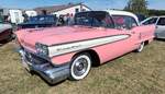 =unbekanntes US-Car steht bei der Oldtimerveranstaltung der OLDTIMERFREUNDE OHMTAL in Dannenrod, 09-2025