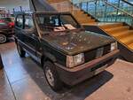 Fiat Panda 4x4 Sisley von 1989 am 27.02.2025 auf der Retro Classics. Der Motor leistet 50PS, also genug, um sich durch unwegsames Gelände zu kämpfen.