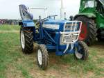 Ford 3000 steht am Baiersr�der Hof, August 2012 