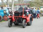 Deutz rollt über das Ausstellungsgelände bei der Oldtimerausstellung der Traktor-Oldtimer-Freunde Wiershausen, April 2012