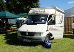 =MB als Versorungsfahrzeug der Festgäste steht auf dem Ausstellungsgelände zum Pferdsdorfer Oldtimertag im August 2016