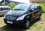 =MB Viano des Ausr�sters  Pfitzner  gesehen auf dem Parkplatz der RettMobil 2017 in Fulda, Mai 2017
