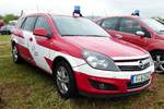 =Opel Astra Caravan der Feuerwehr vom AIRPORT FRANKFURT/M., gesehen auf dem Parkplatz der RettMobil 2017 in Fulda - Mai 2017