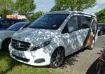 =MB Vito des Ausstellers ASKOE, gesehen auf dem Parkplatz der RettMobil im Mai 2022