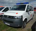 =VW T 5 vom DRK, abgestellt auf dem Parkplatz der RettMobil 2022 in Fulda