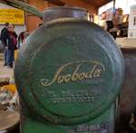 =Firmenemblem des Svoboda DK 12, gesehen bei der Bulldog Messe Alsfeld, 10-2023