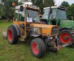 =Fendt K 250, Schmalspurtraktor in Kommunallackierung, ausgestellt bei der Oldtimerveranstaltung in Tann/Rhön, 09-2023