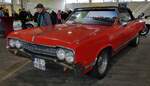 =Oldmobile F 85 Convertible, Bj. 1965, 5400 ccm, 252 PS, steht in der Ausstellungshalle der Technorama 2023 in Kassel