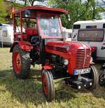 =Steyr steht auf dem Ausstellerparkplatz bei der Oldtimerausstellung der Traktorfreunde Wiershausen am Klostergut Hilwartshausen, 05-2023