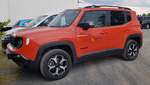 =Jeep Renegade von AUTONOMY aus Italien steht auf dem Parkgelände der Rettmobil 2024 in Fulda