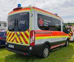 =Ford Transit des DRK, gesehen auf dem Parkgelände der Rettmobil 2024 in Fulda