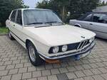 BMW E12 520 mit französischer Vergangenheit am 08.09.2024 beim Oldtimertreffen am alten Neckar