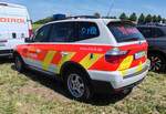 =BMW X3 der Firma FALCK, ein Dienstleister für Rettungsdienst und Brandschutz, abgestellt auf dem Parkplatz der RettMobil im Mai 2025