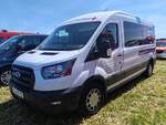 =Ford Transit vom BRK KV SCHWEINFURT, eingesetzt im Patientenfahrdienst, abgestellt auf dem Parkplatz der RettMobil im Mai 2025