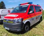 =VW T6 des DRK Bereitschaft MUNSTER, abgestellt auf dem Parkplatz der RettMobil im Mai 2025