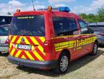 =VW Caddy als Notdienst-PKW der Feuerwehr von BAD SODEN am Taunus, gesehen auf dem Parkplatz der 2025er Rettmobil in Fulda