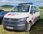 =VW T 6  des DRK, steht auf dem Parkplatz der 2025er Rettmobil in Fulda