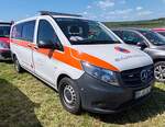 =MB Vito als Bevölkerungsschutzfahrzeug aus dem Landkreis Nordfriesland im Dienst des dortigen DRK, steht auf dem Parkplatz der 2025er Rettmobil in Fulda