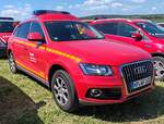 =Audi Q 5 als Kommandowagen der Werkfeuerwehr von RWE BIBLIS, abgestellt auf dem Parkplatz der 2025er Rettmobil in Fulda
