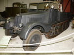 Ein SdKfz 11 (Leichter Zugkraftwagen 3 to) ist im Auto- und Technikmuseum Sinsheim zu sehen.