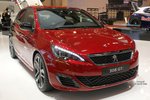Peugeot 308 GTI in dunkel Rot auf der Essen Motor Show 2015.